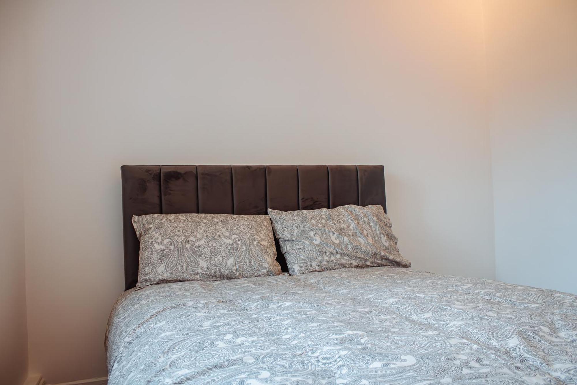 Spacious 4-Bed Flat - 10 Mins To City Centre Leeds  Exterior photo