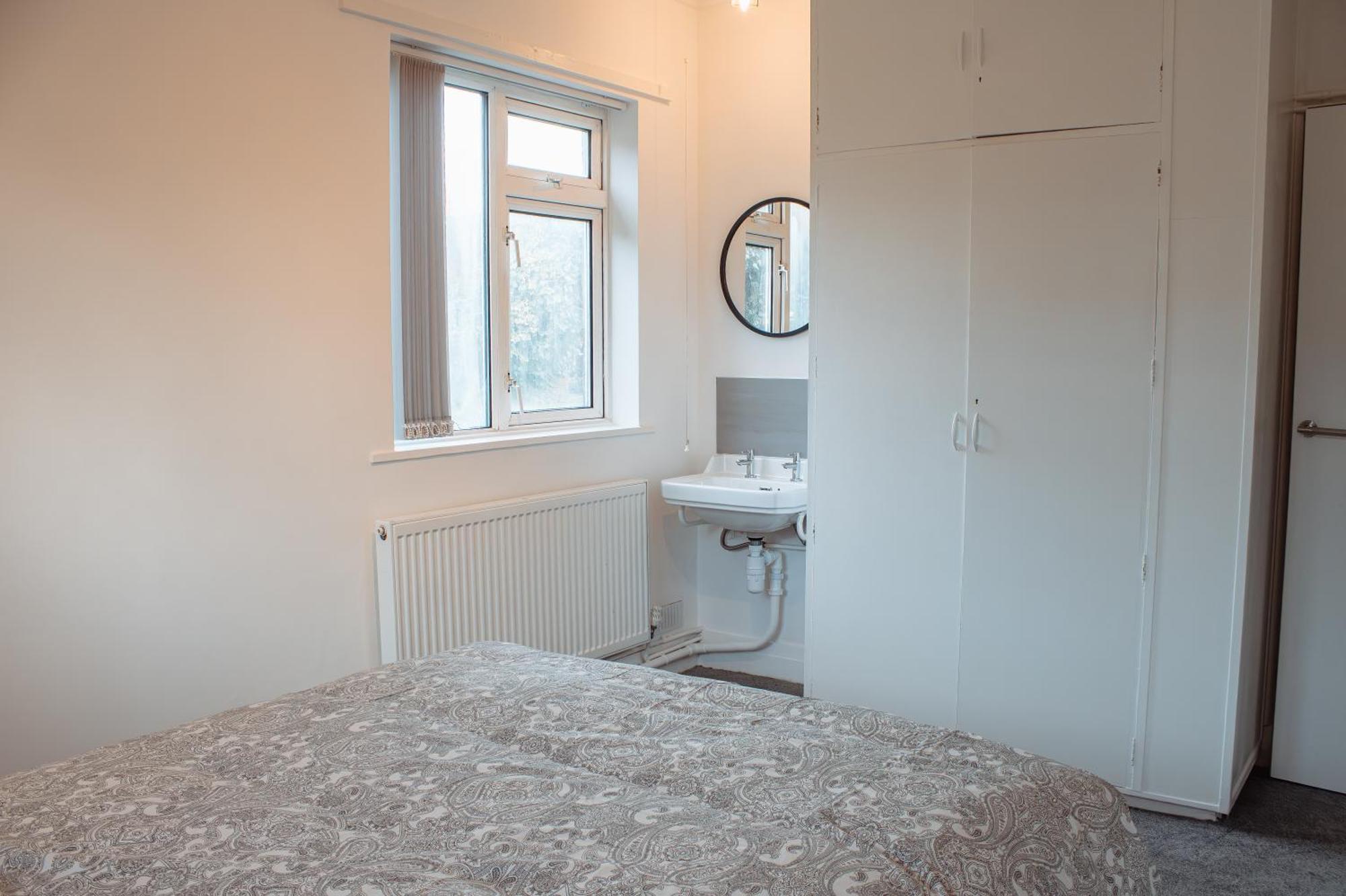 Spacious 4-Bed Flat - 10 Mins To City Centre Leeds  Exterior photo