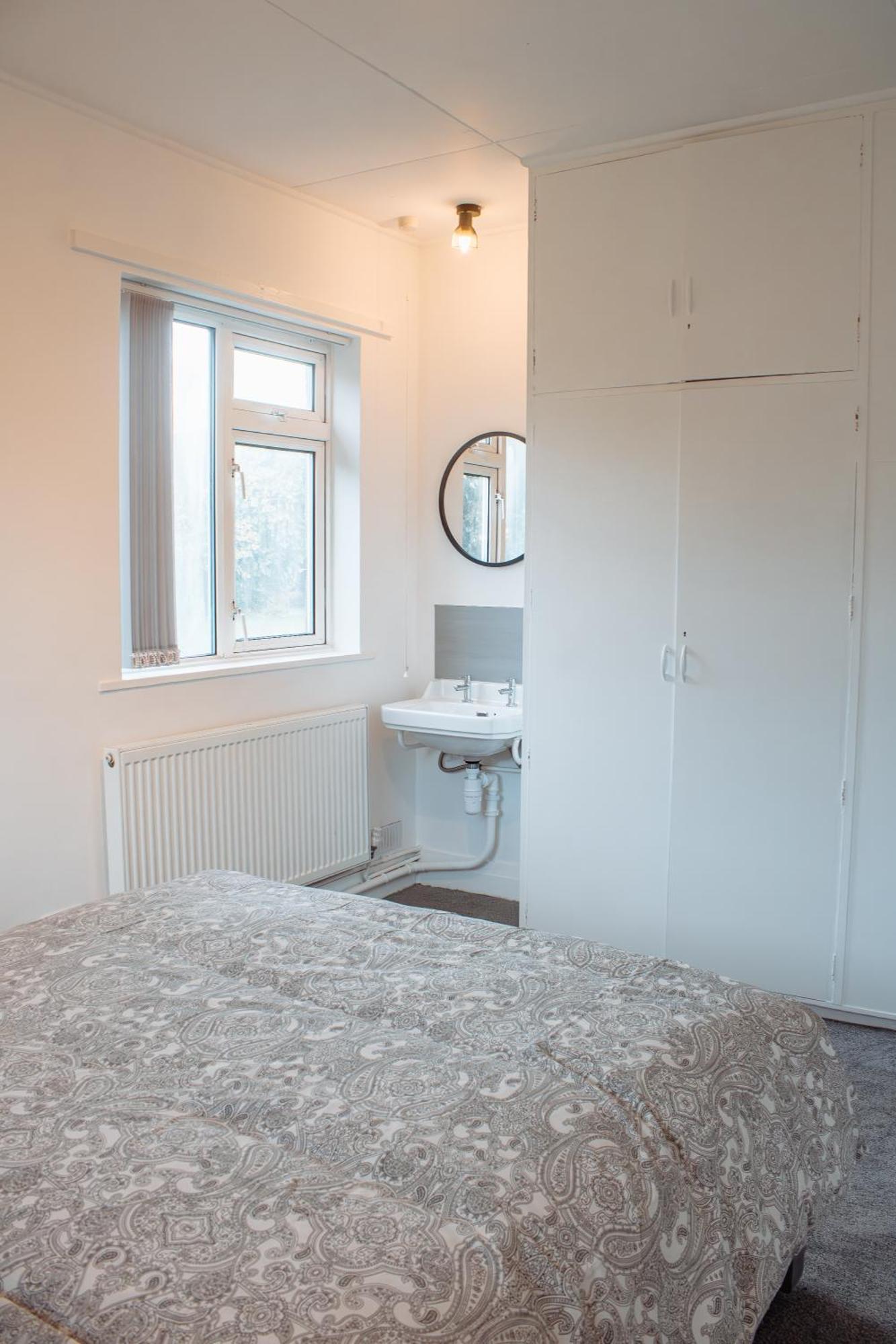 Spacious 4-Bed Flat - 10 Mins To City Centre Leeds  Exterior photo