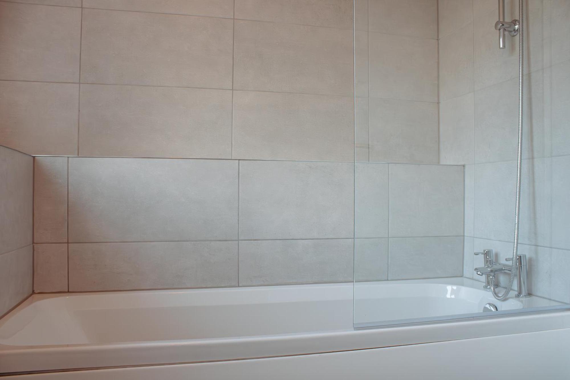 Spacious 4-Bed Flat - 10 Mins To City Centre Leeds  Exterior photo