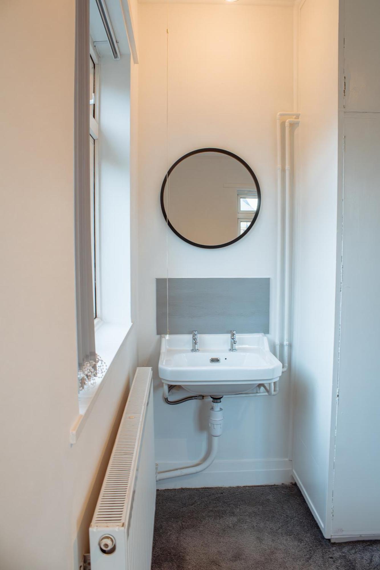 Spacious 4-Bed Flat - 10 Mins To City Centre Leeds  Exterior photo