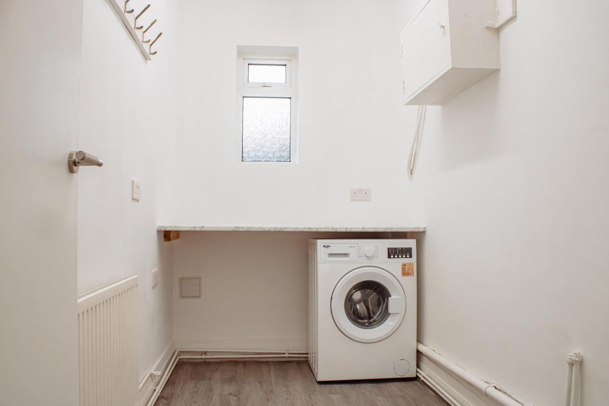 Spacious 4-Bed Flat - 10 Mins To City Centre Leeds  Exterior photo