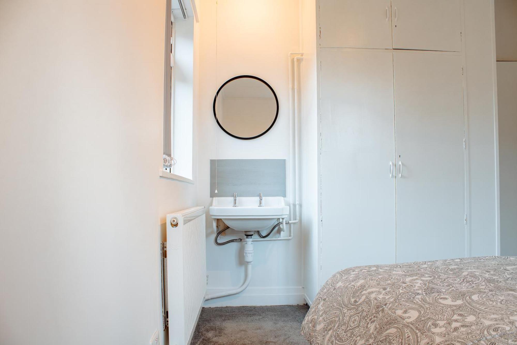 Spacious 4-Bed Flat - 10 Mins To City Centre Leeds  Exterior photo