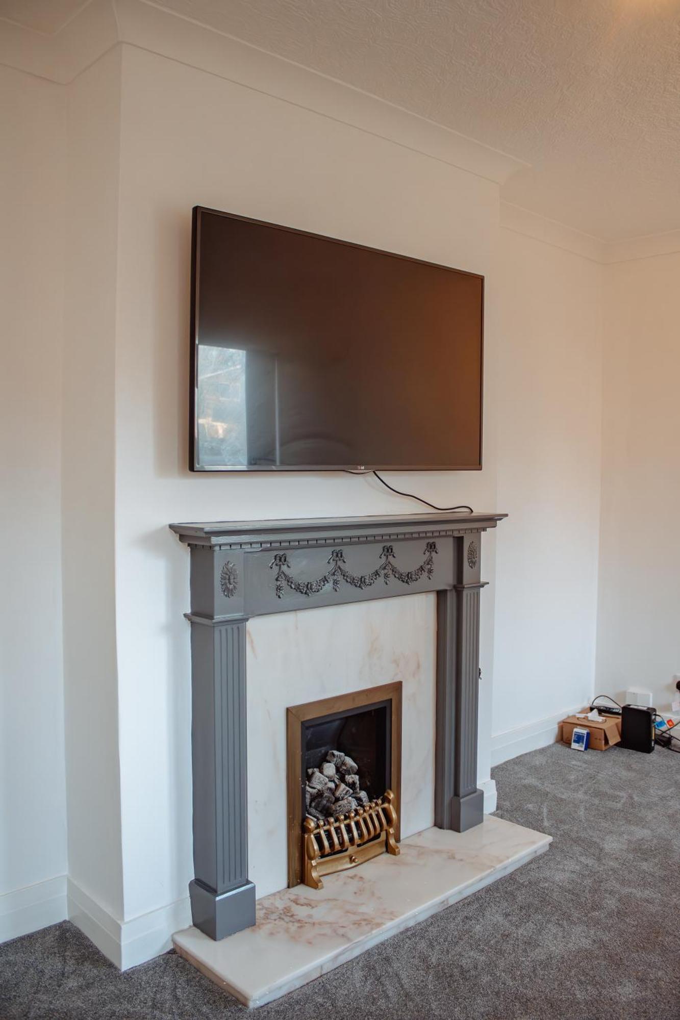 Spacious 4-Bed Flat - 10 Mins To City Centre Leeds  Exterior photo