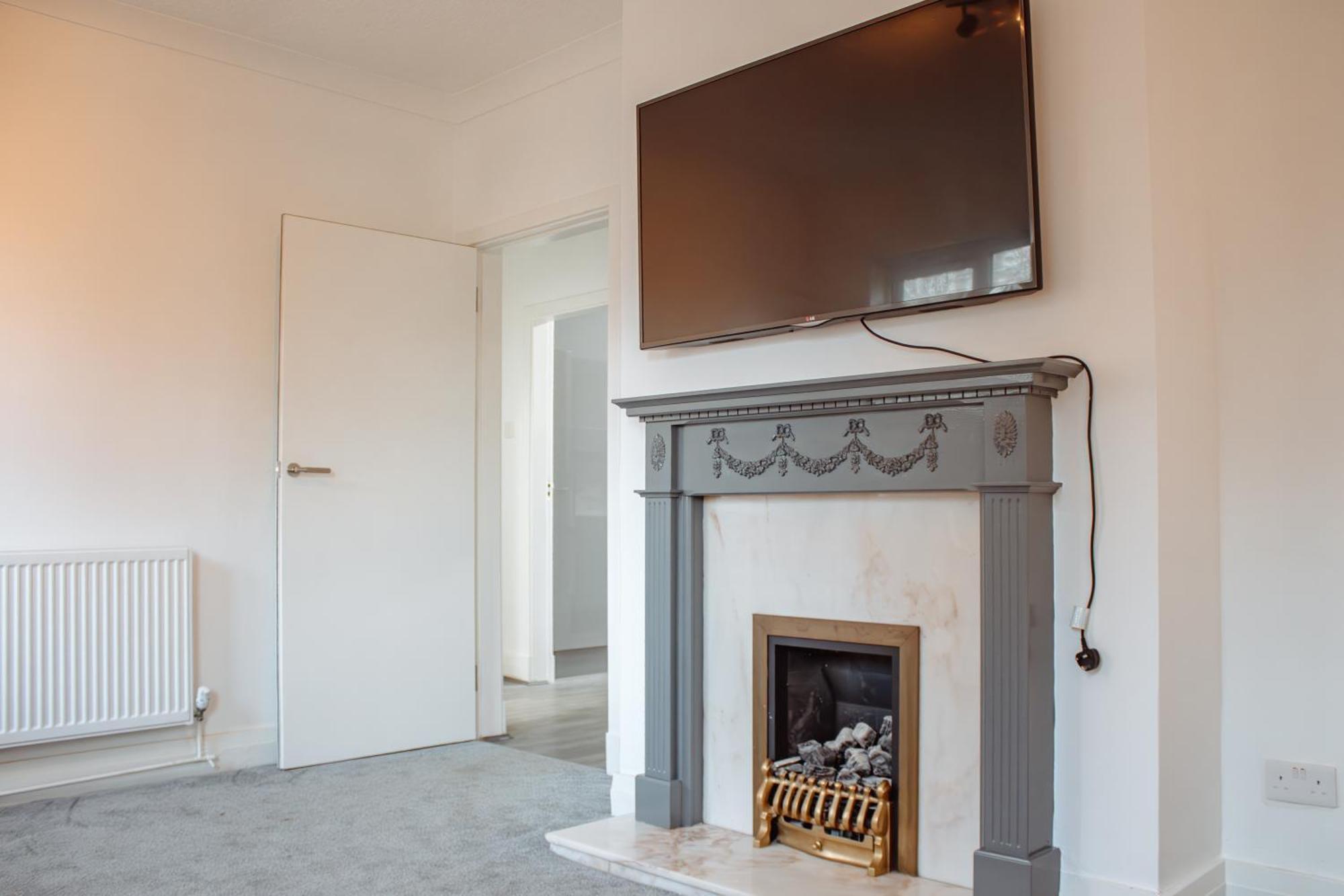 Spacious 4-Bed Flat - 10 Mins To City Centre Leeds  Exterior photo